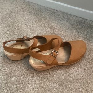 Low wood brown oiled Nubuck Clogs from Lotta Stockholm